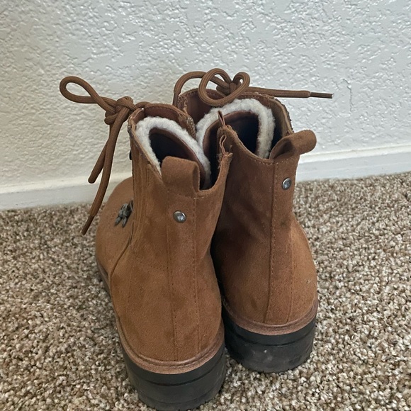 Women’s Hiking Boots - Picture 3 of 3
